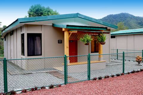 Coffee Pickers Village By Hacienda Orosi / v7