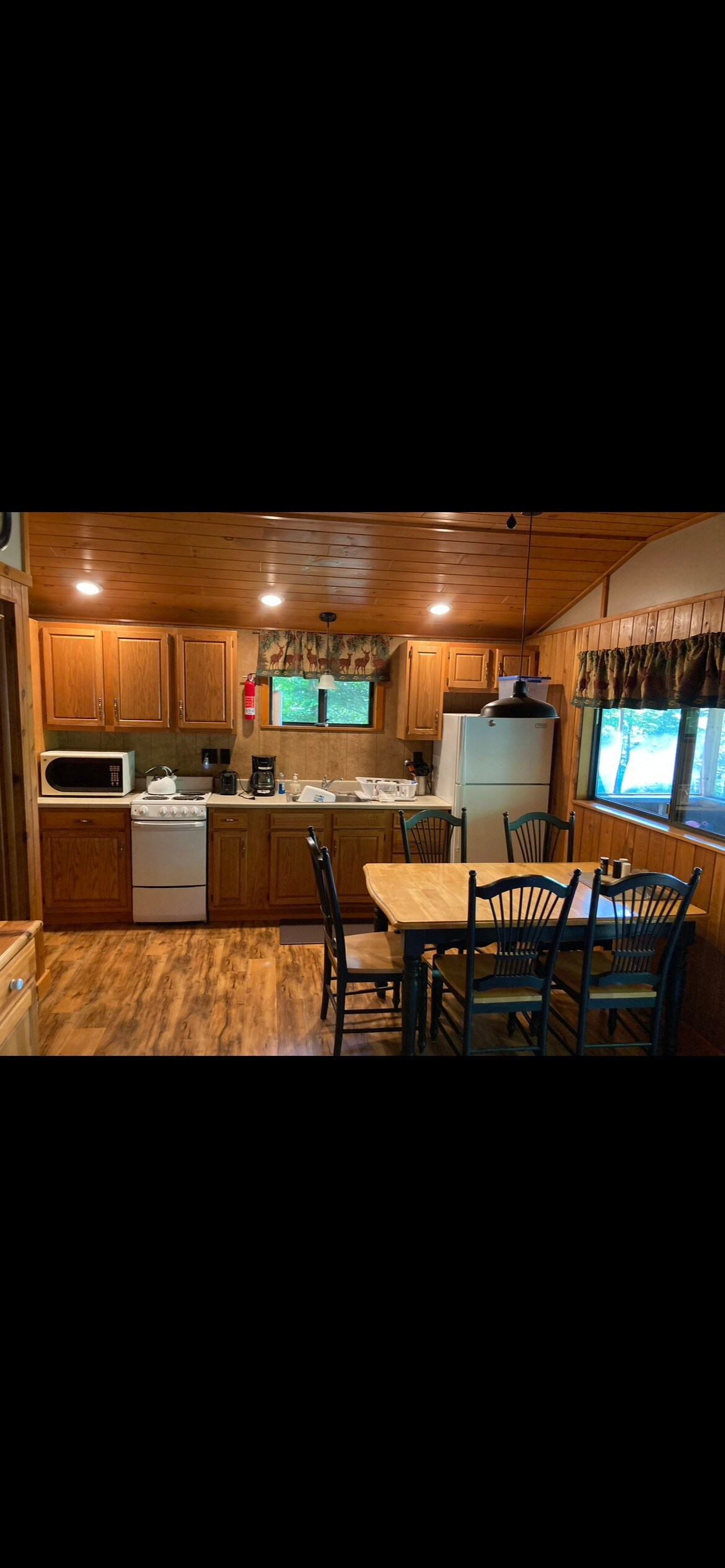 Cabin 2 - Lake Front Cabin on Lincoln Pond