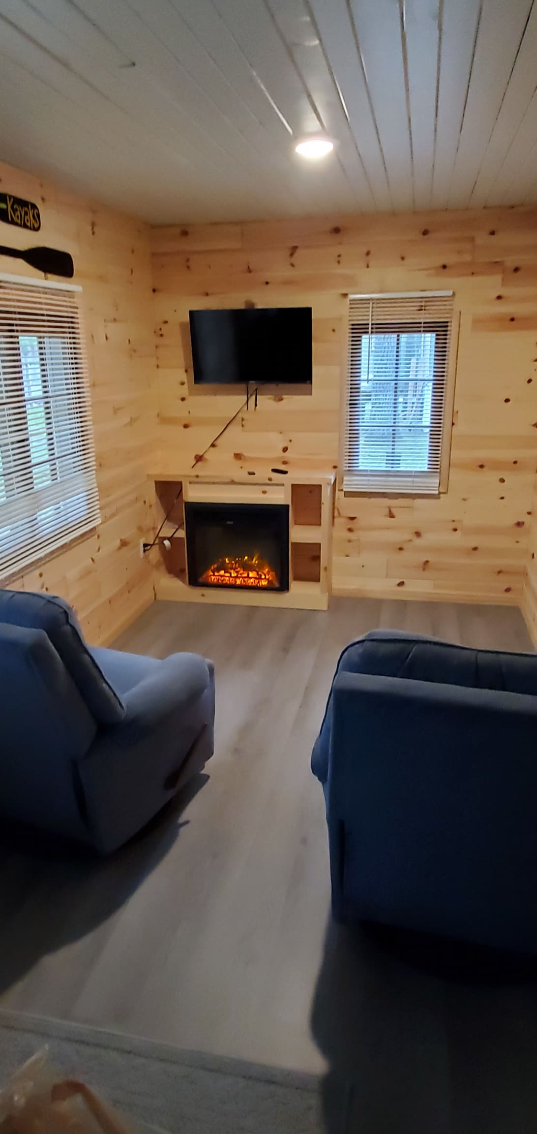 The Arnie Cabin at Kin Cabins (AC, Firepit, canoe)