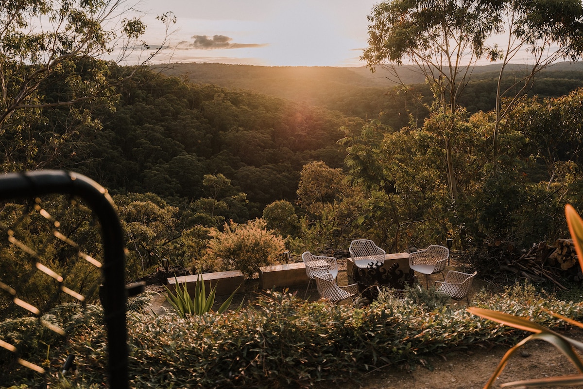 Wild Wings Lodge: Luxury Log Cabin, Blue Mountains