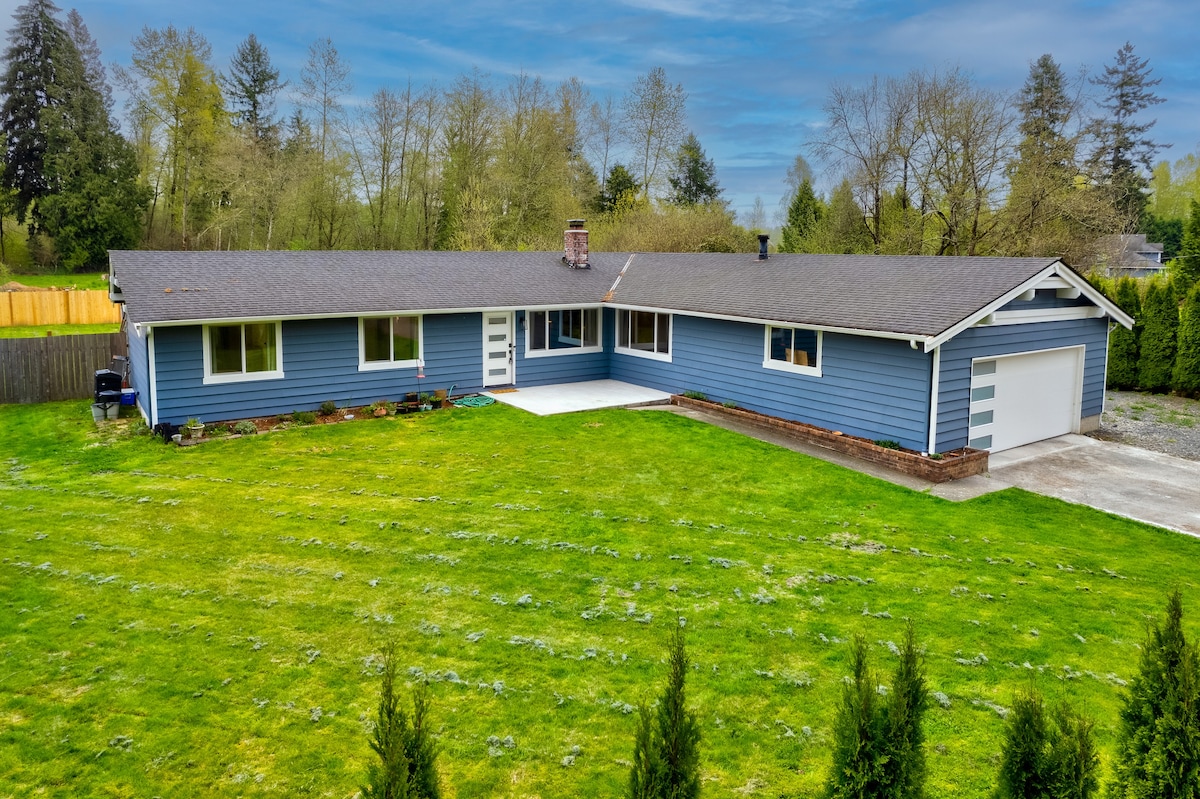 Home in Lake Stevens with yard