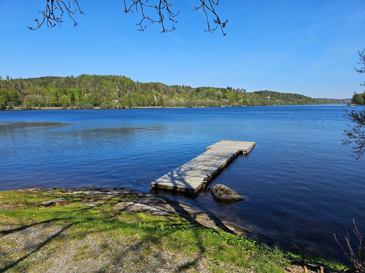 Mysigt 1720tals torp på privat halvö nära Göteborg