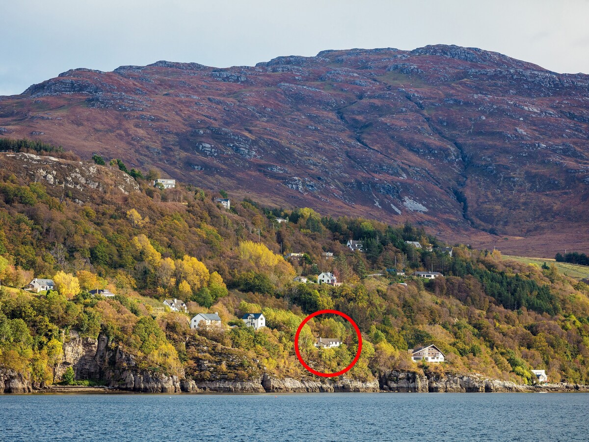 Unique Ullapool cottage with superb sea views