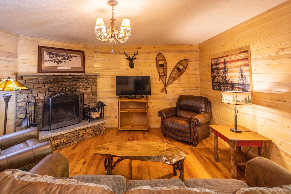 Luxury Cabin with fire pit near Helen/Pet friendly