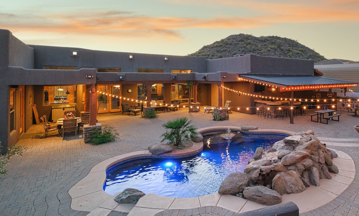 Private Resort- Heated Pool, Mt. Views, King Beds