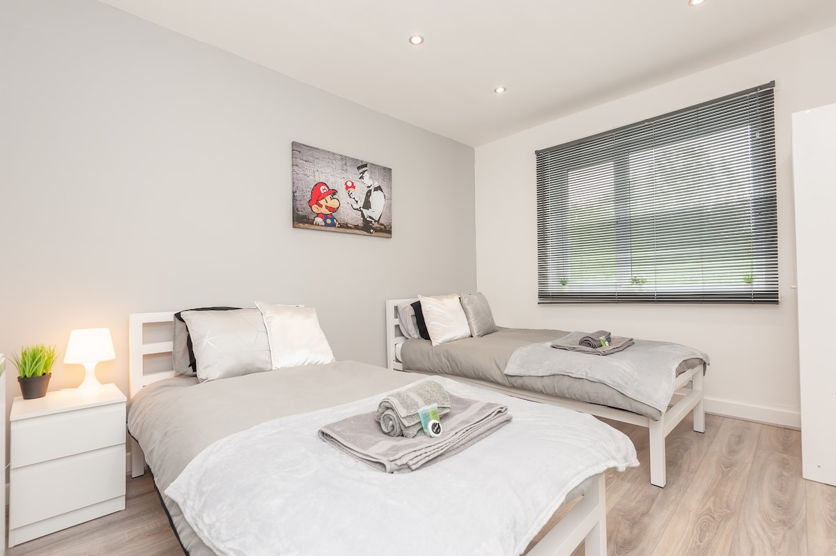 Stylish family retreat close to Leeds City Centre