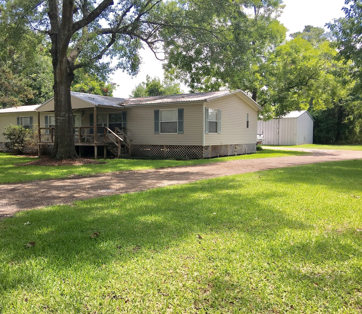 3 BR Large Duplex w/ Nice Patio