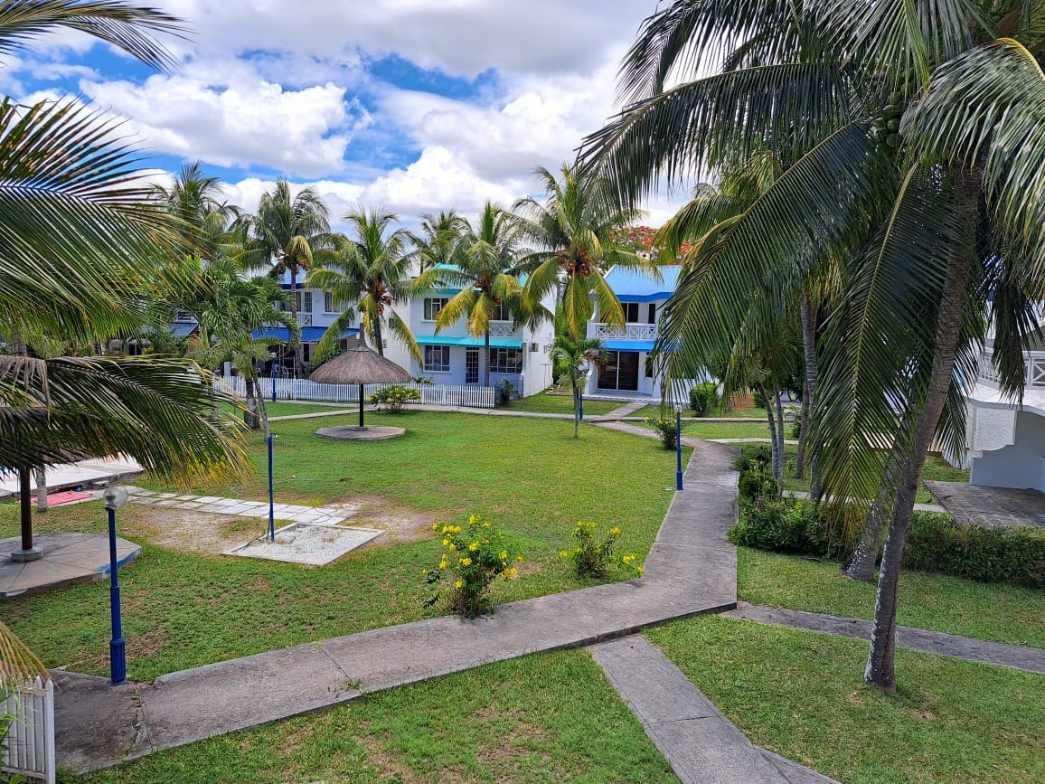 Peaceful & Scenic Villa next to Beach