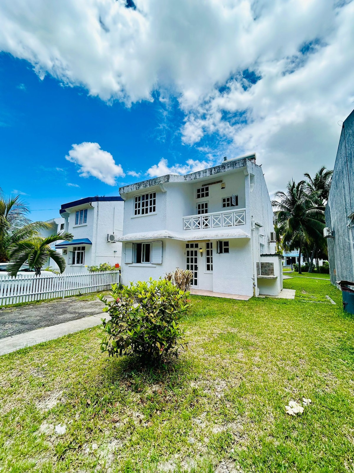 Peaceful & Scenic Villa next to Beach