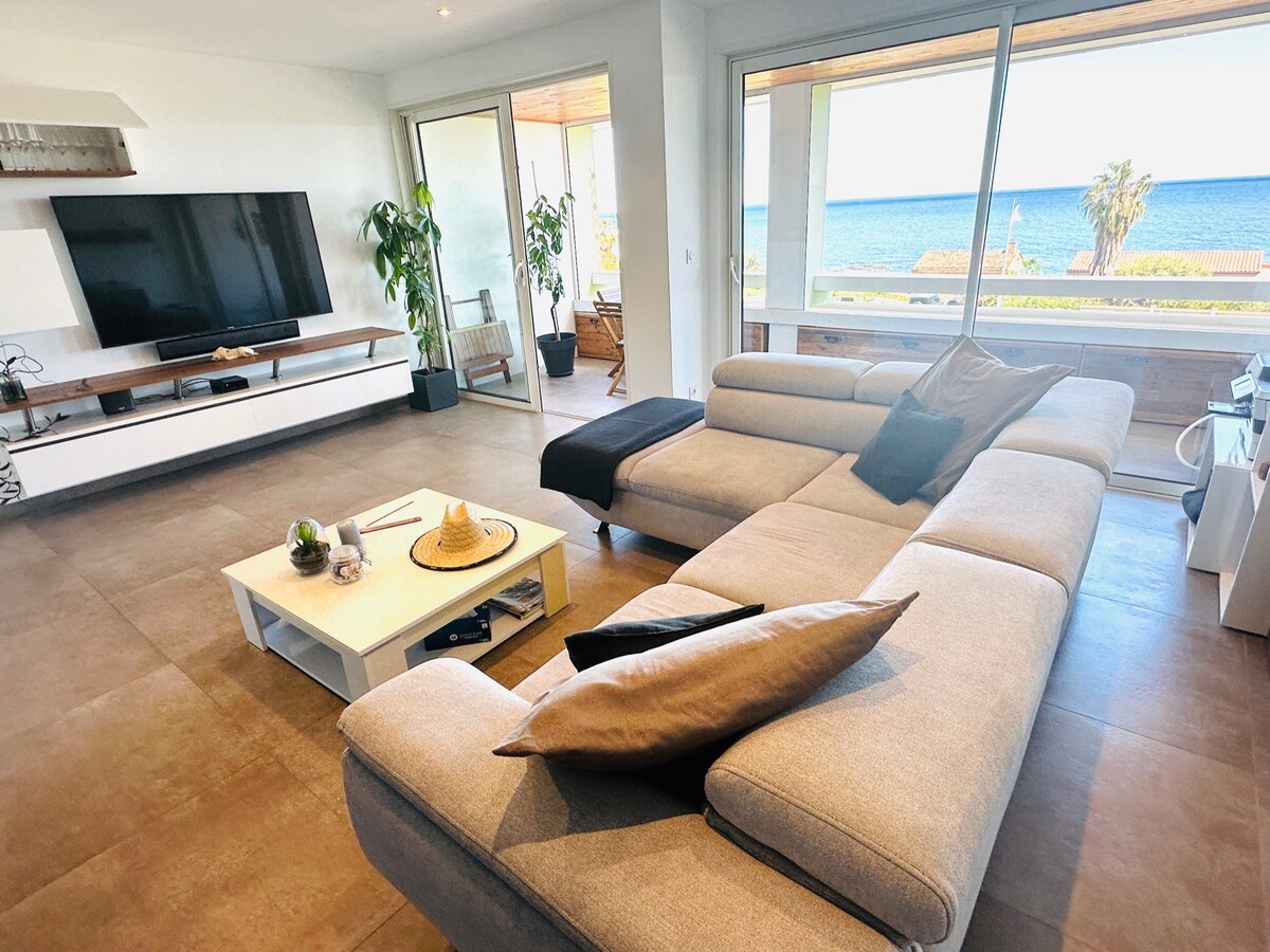 Modern sea view apartment
