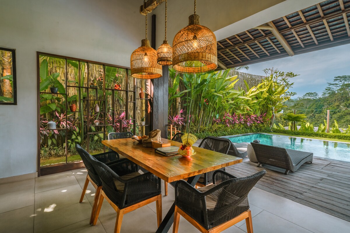 Incredible Tropical 2BR - Amazing Location !