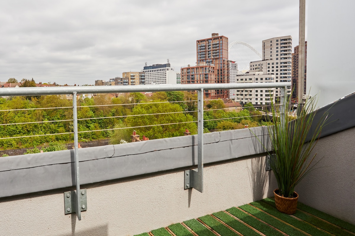 Wembley Stadium flat with balcony