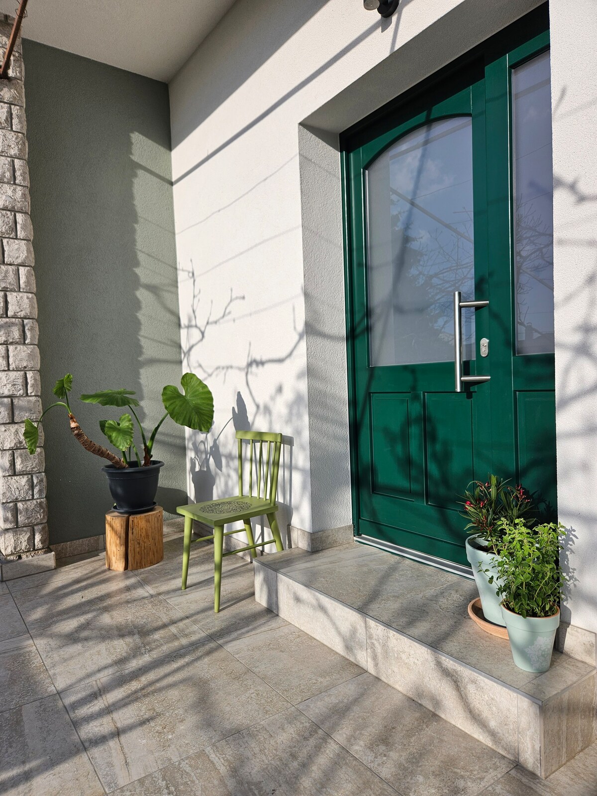 The Green Door Apartment