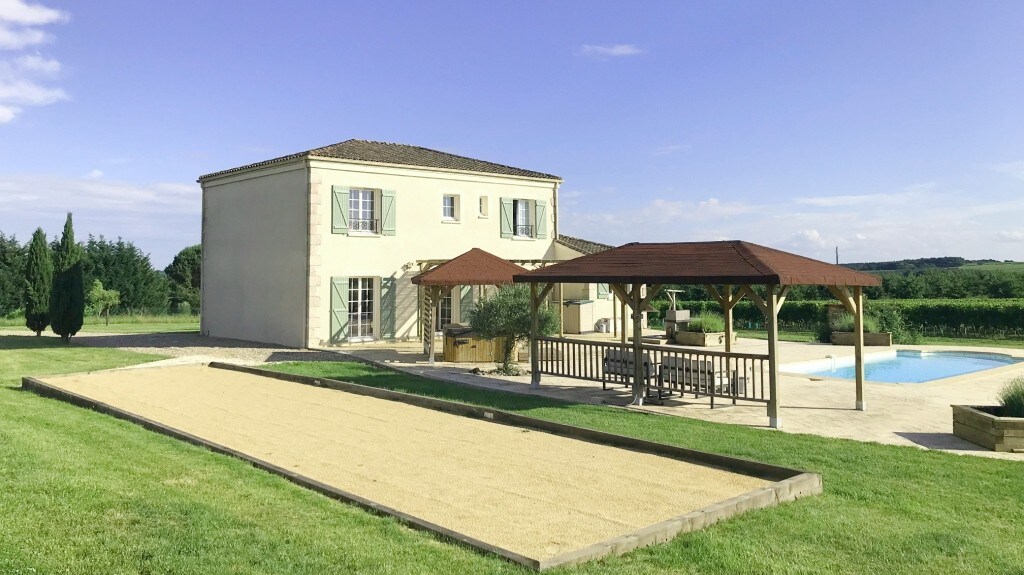 French 5 bed chic home with pool & hot tub