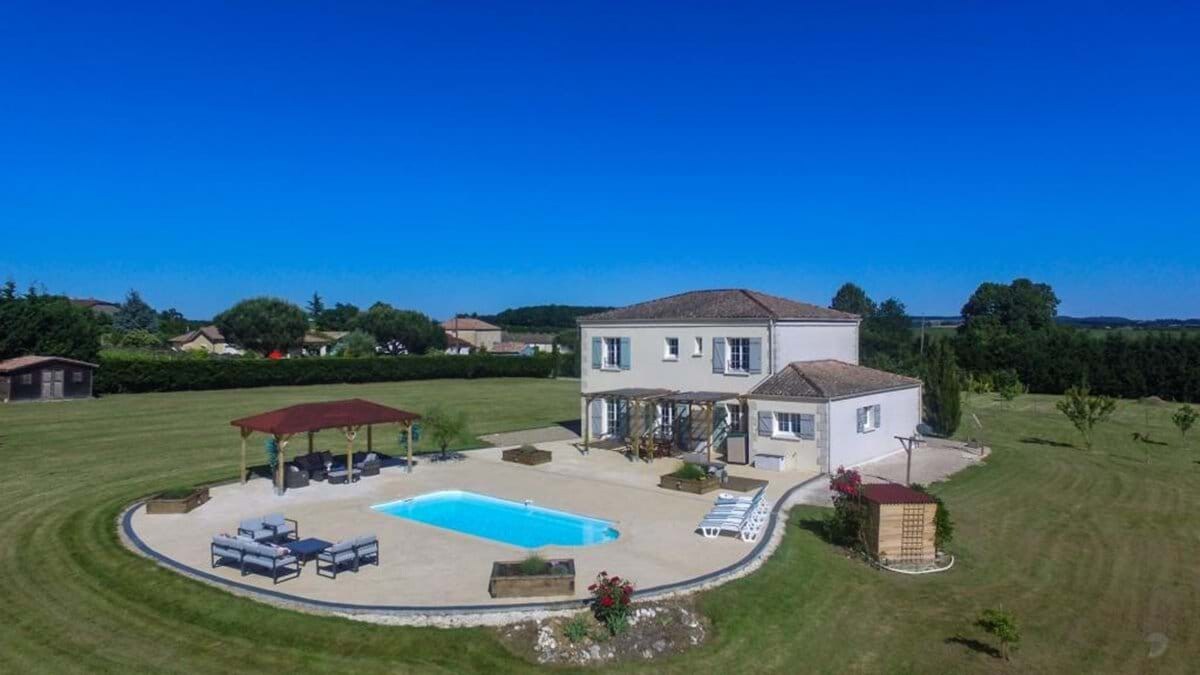 French 5 bed chic home with pool & hot tub