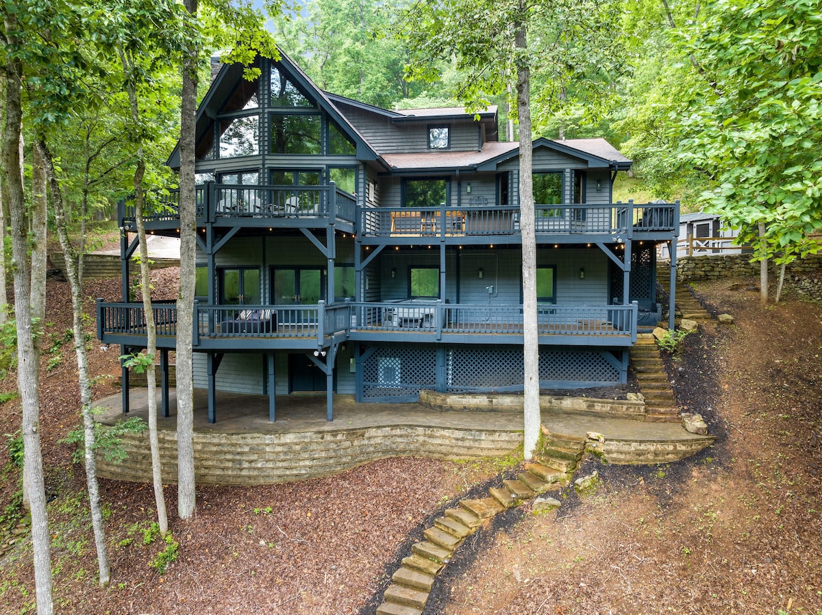 Riverview Retreat - Hot Tub, Pool Table