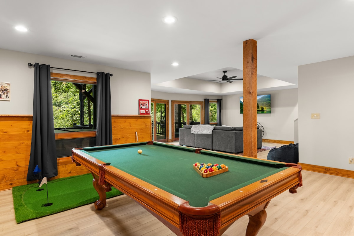 Riverview Retreat - Hot Tub, Pool Table