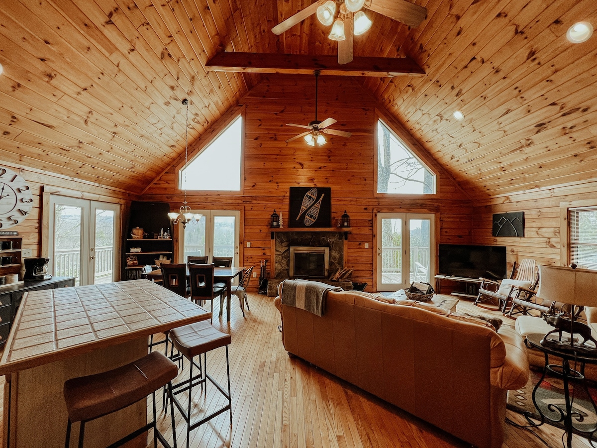 Spacious, dog friendly cabin in Blowing Rock, NC