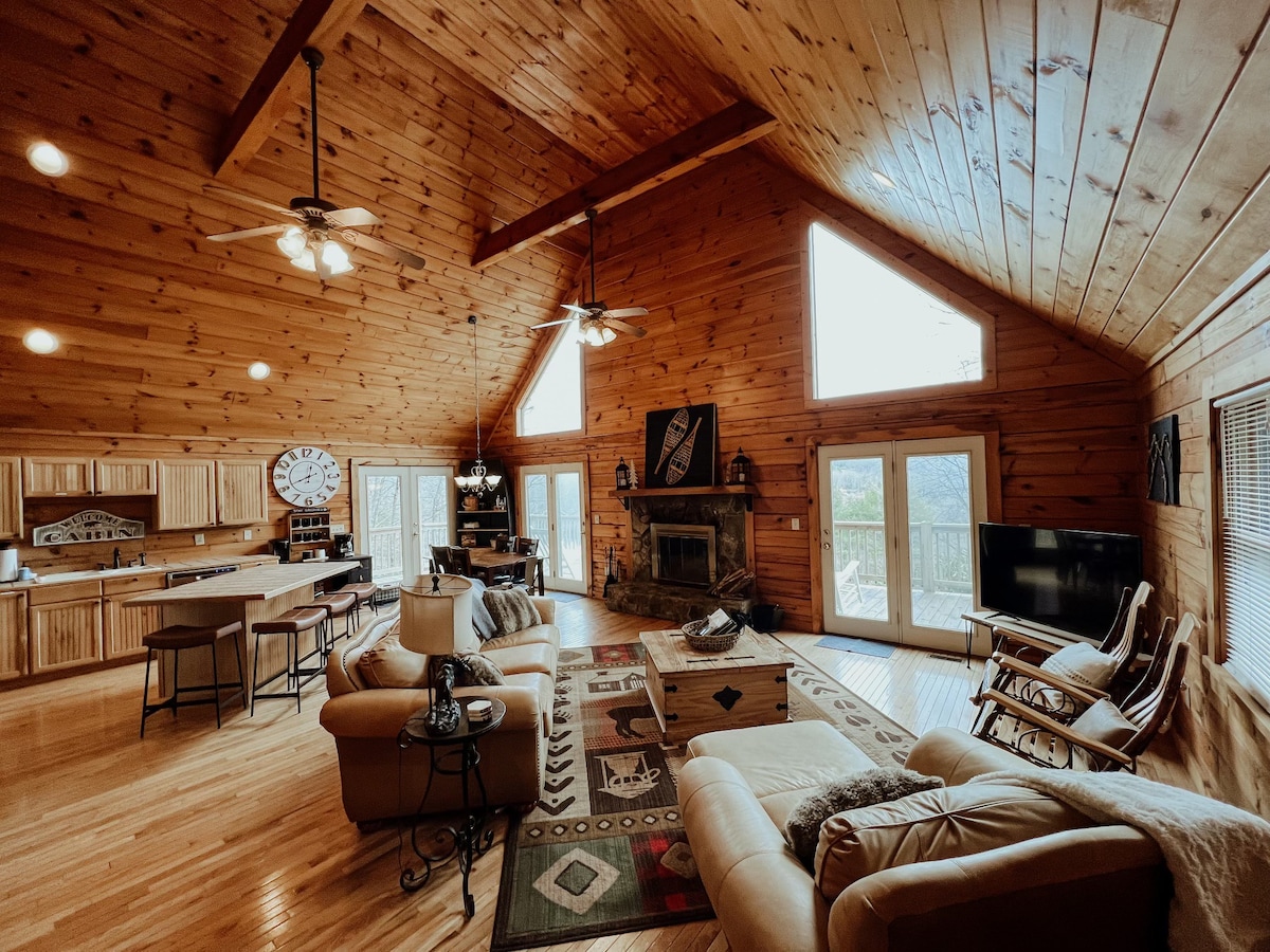 Spacious, dog friendly cabin in Blowing Rock, NC