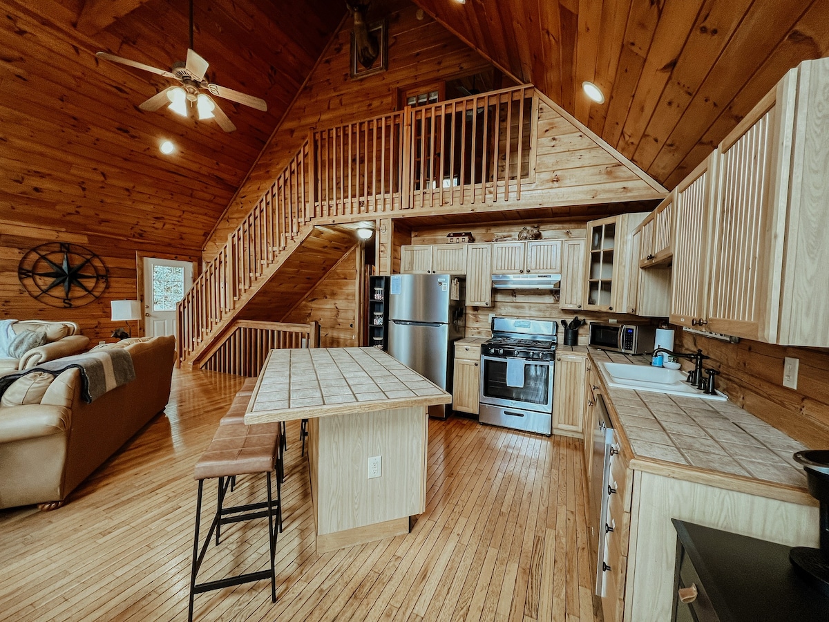 Spacious, dog friendly cabin in Blowing Rock, NC