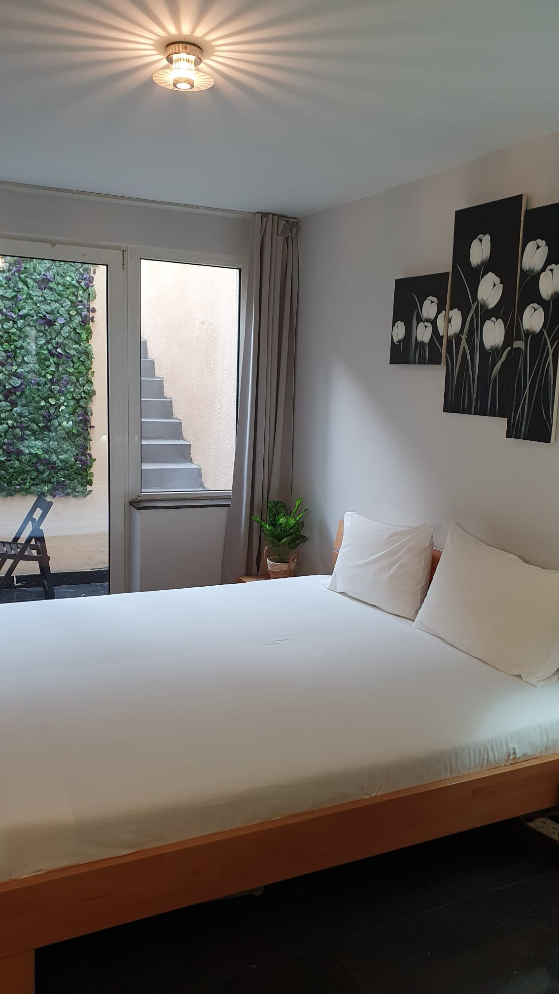 Double room + courtyard in The EU district