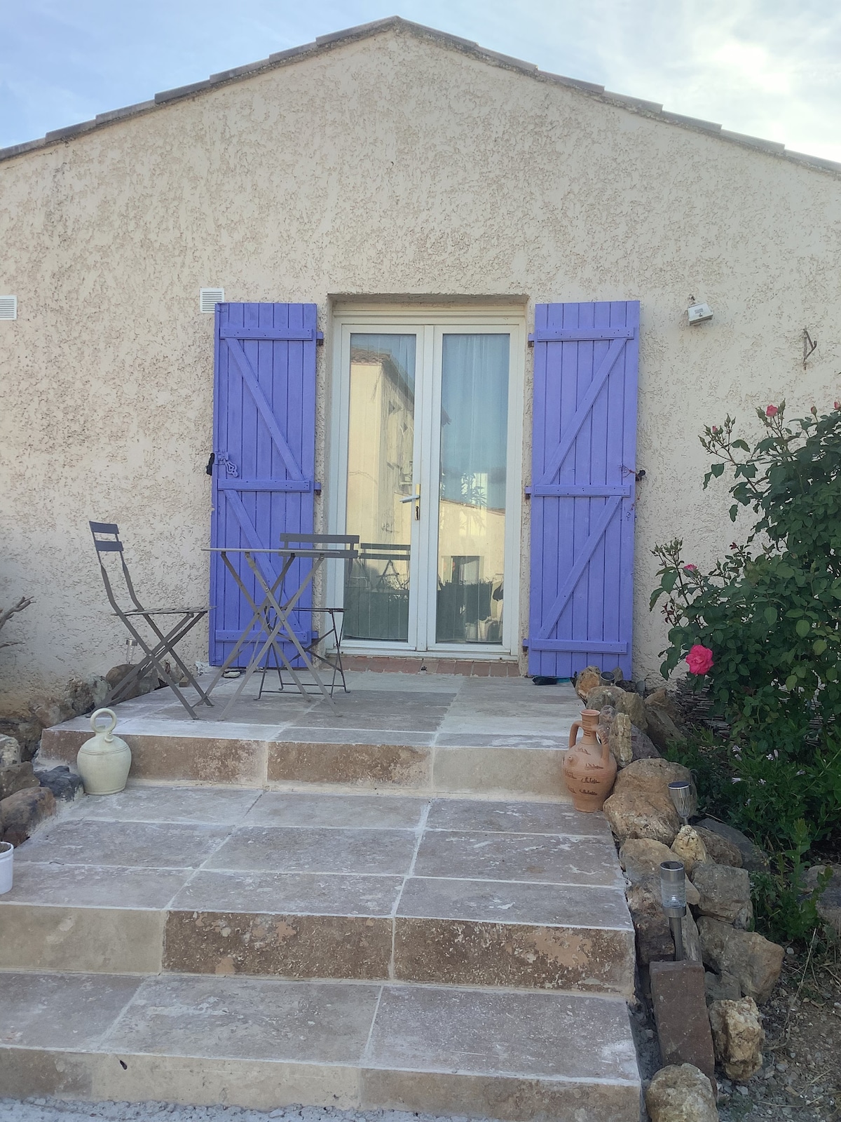 Jolie petite maison avec jacuzzi