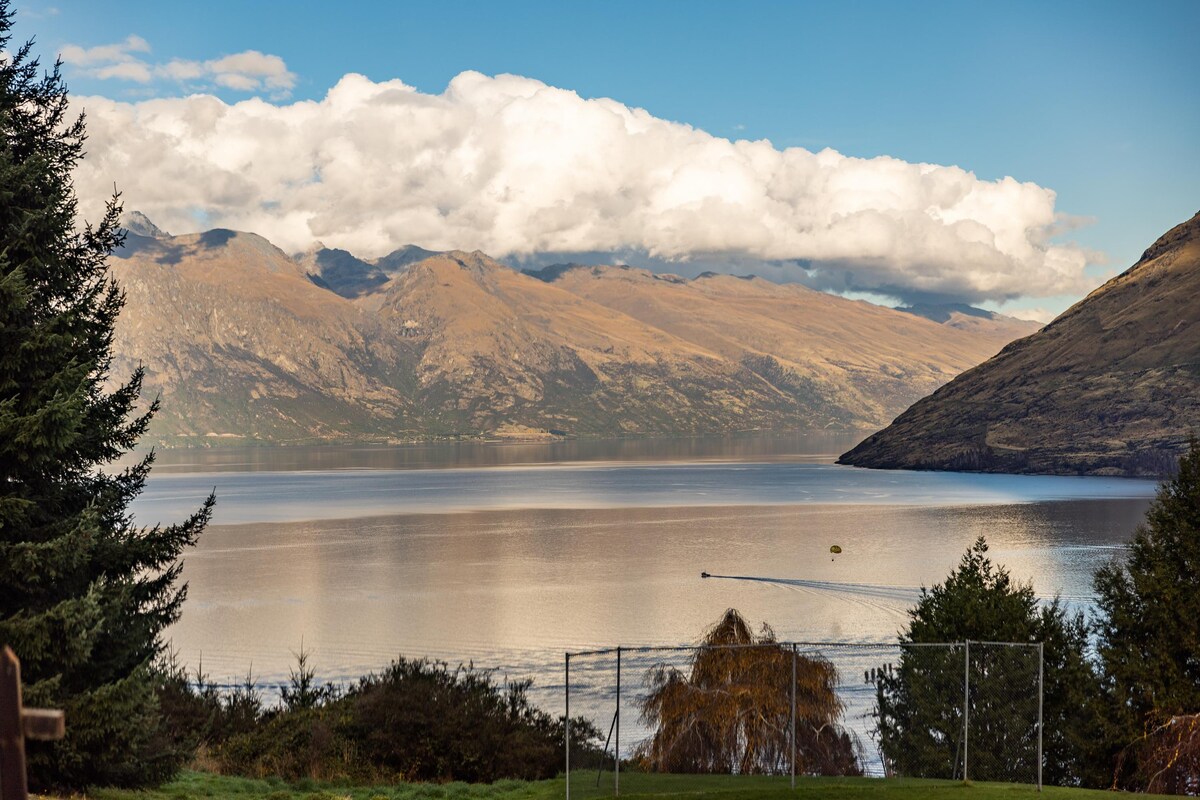 Gorgeous Lake Views, Queenstown!