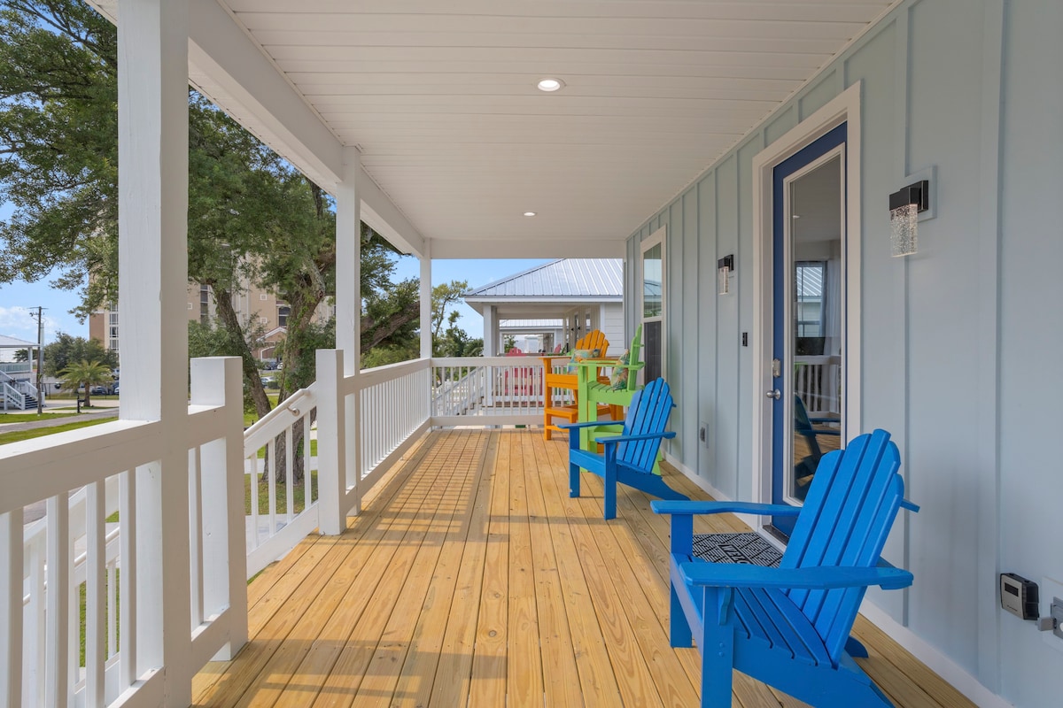 New Beach Home Gulfport built May 2023, Sleeps 12