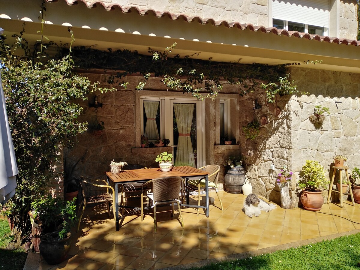 Habitación privada con baño en casa con jardín