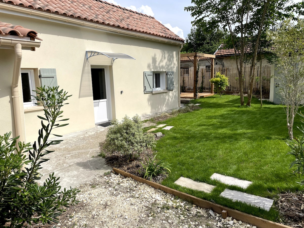 Petite maison avec jardin au calme