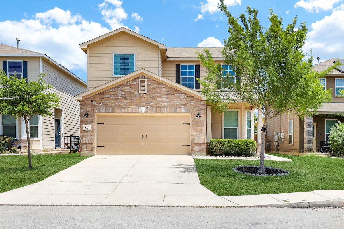 Spacious two story home_ Casa Cavazos