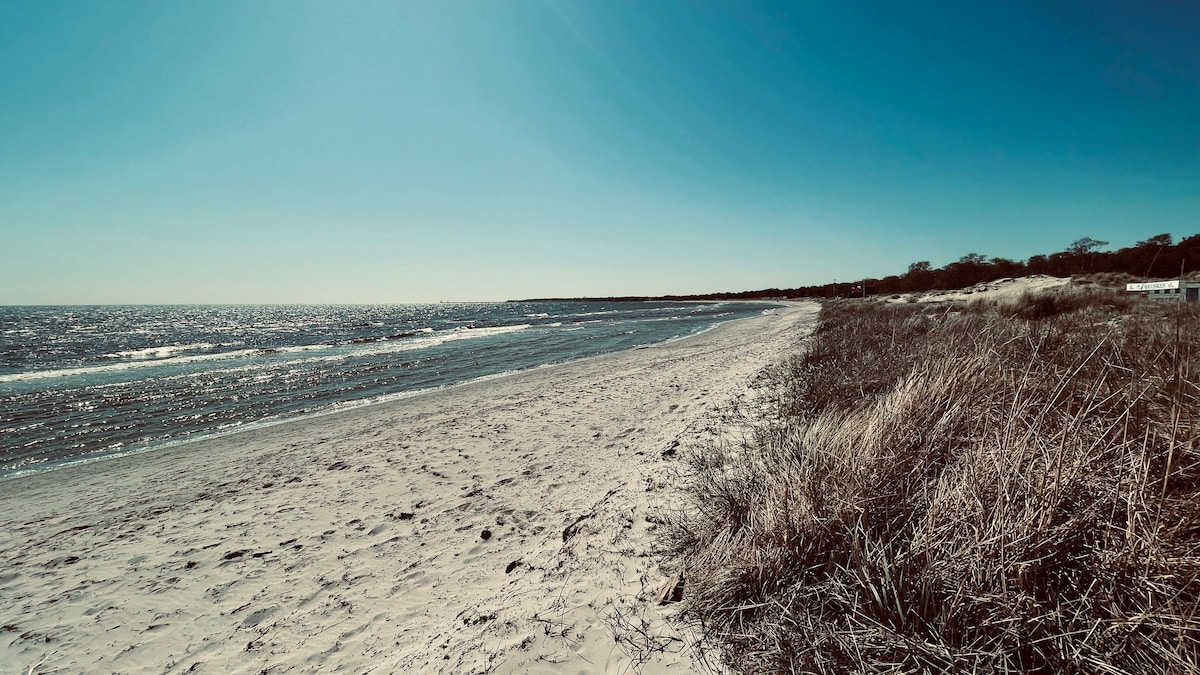 Strandnära hus på bästa adress i Höllviken