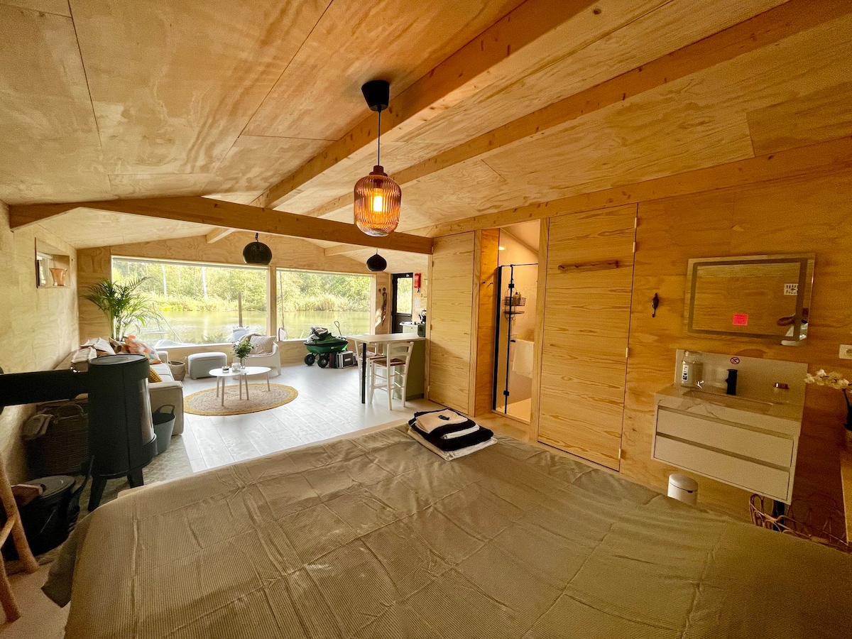 zEnSCAPE @ the Lake: Off-grid chalet in het Bos