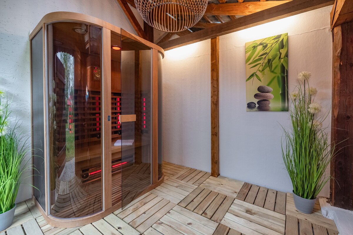 Compacte studio met terras en tuin met sauna.