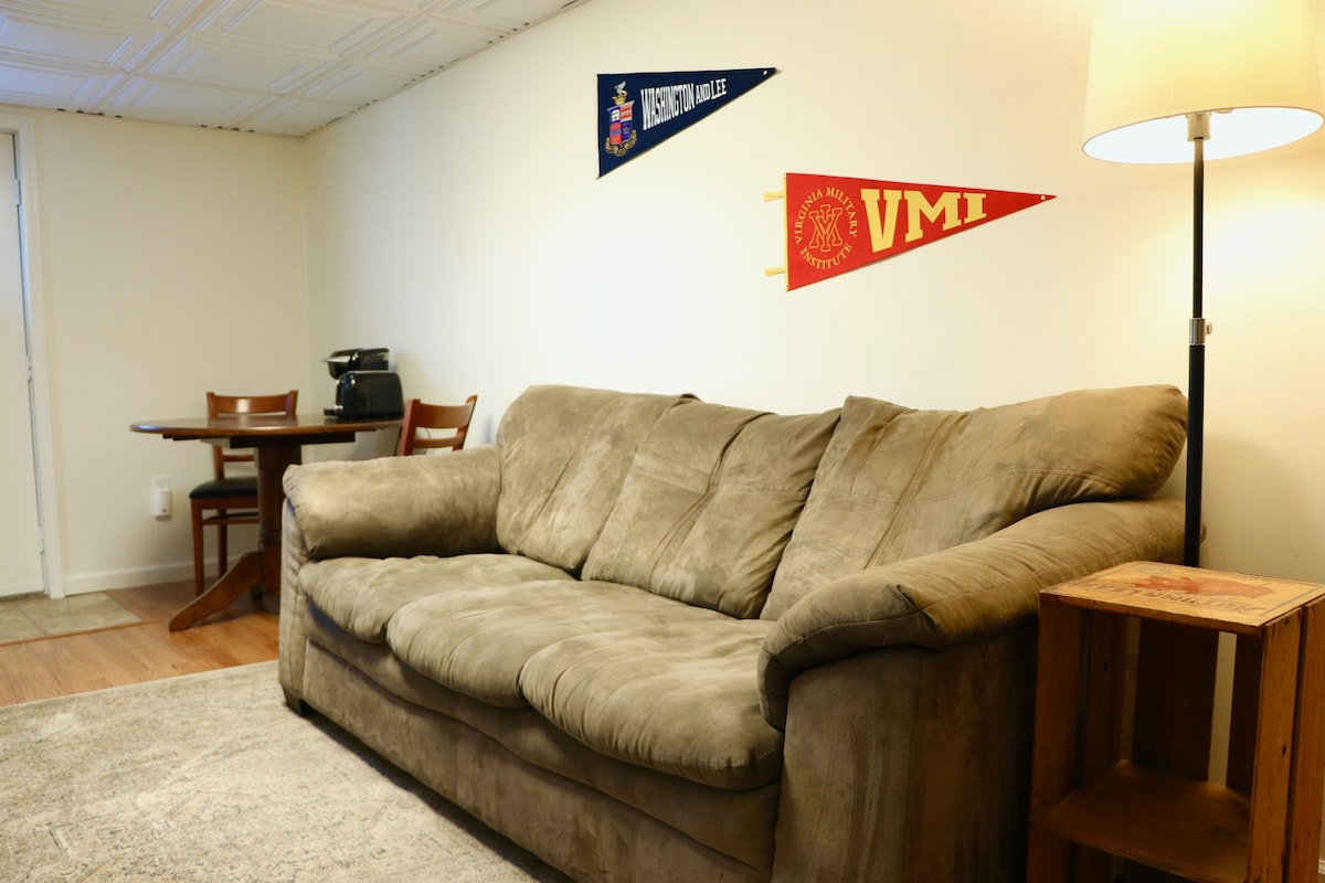 Walk to W&L/VMI! Private 2BR APT