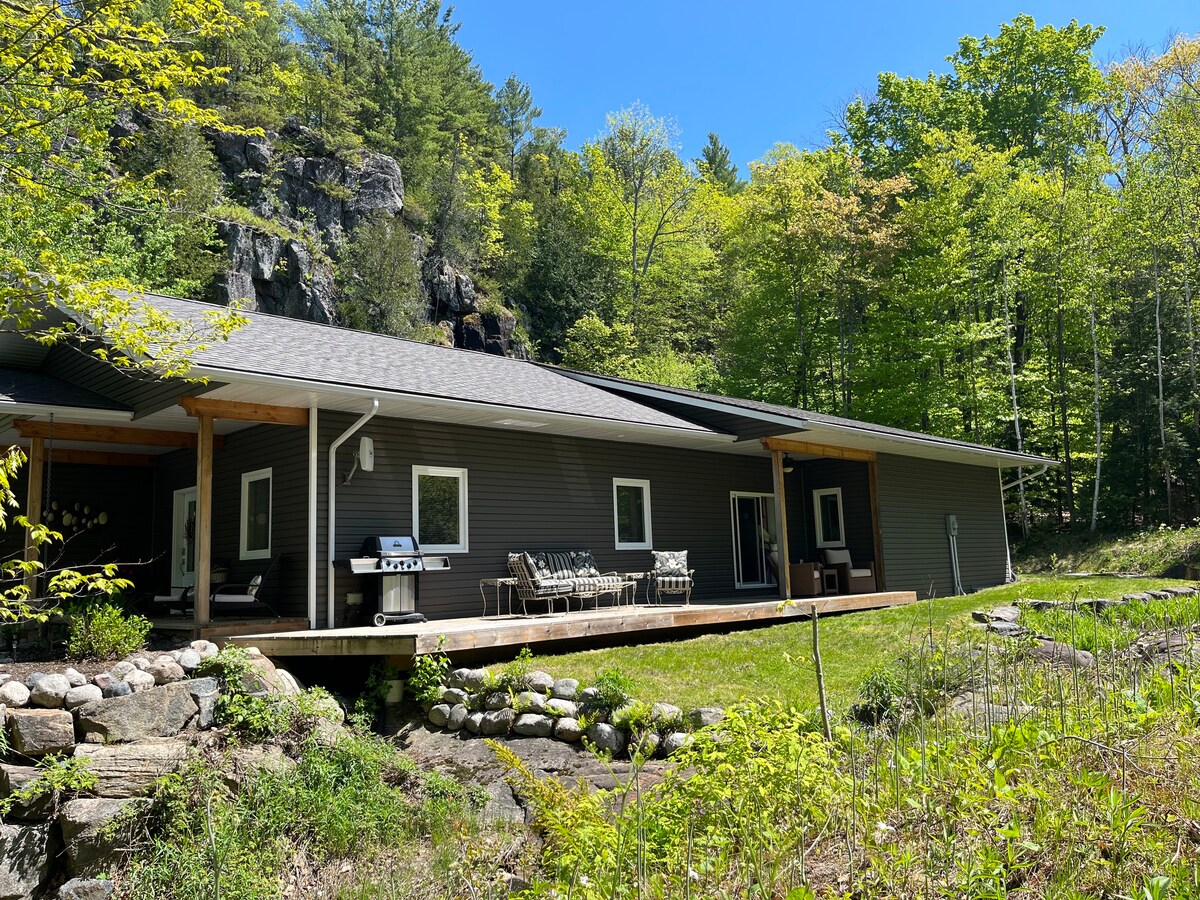 Luxury Modern | Fire Pit | Steps to Georgian Bay