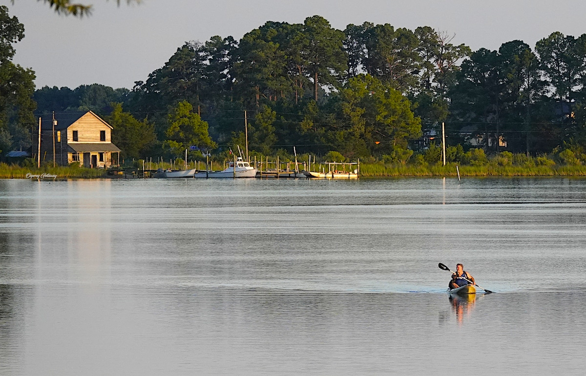 Romantic Lakefront Cottage~Fast WiFi~Amazing Views