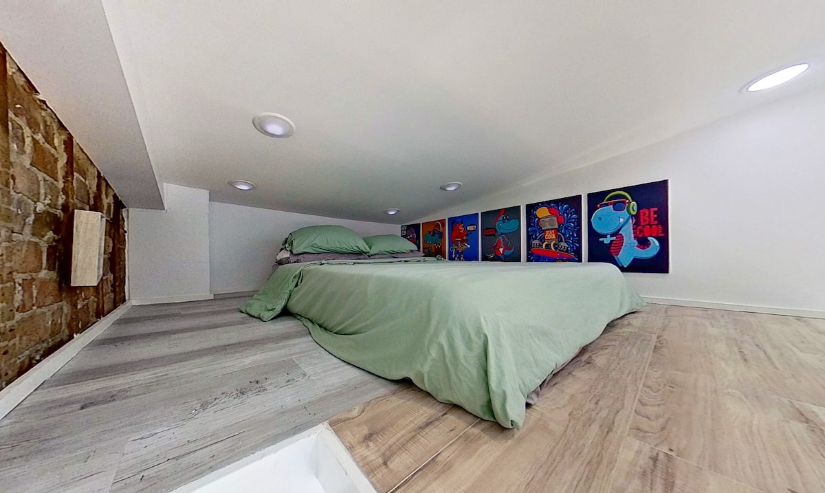#7- Private Artistic Brooklyn Loft to Stay