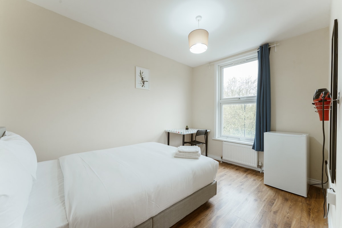57a - Mile end Rooms - Room 4