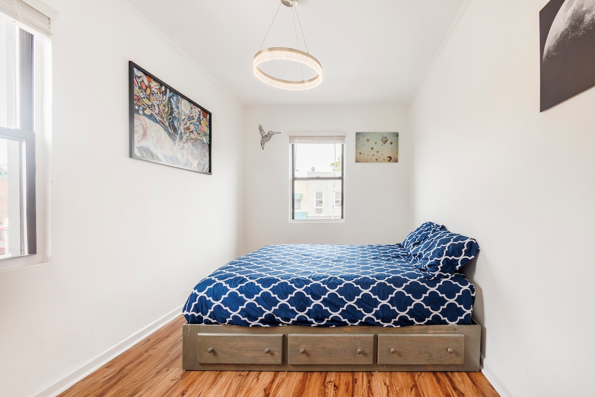 Location Home on Broadway & 41 St., Astoria Queens