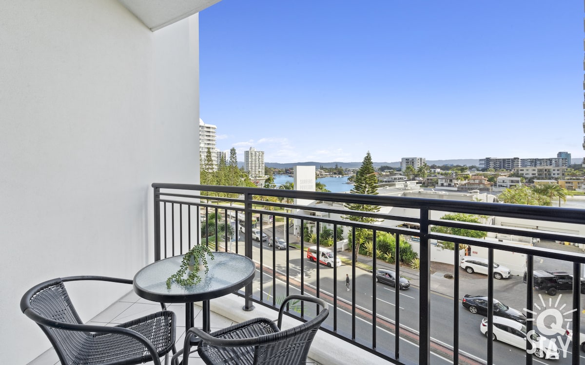 Central 1 Bedroom Apartment in Surfers Paradise