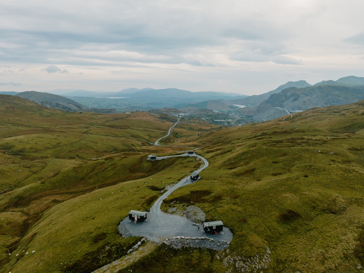 Barlwyd Off-Grid Glamping