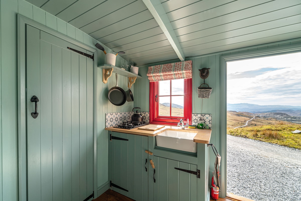 Barlwyd Off-Grid Glamping