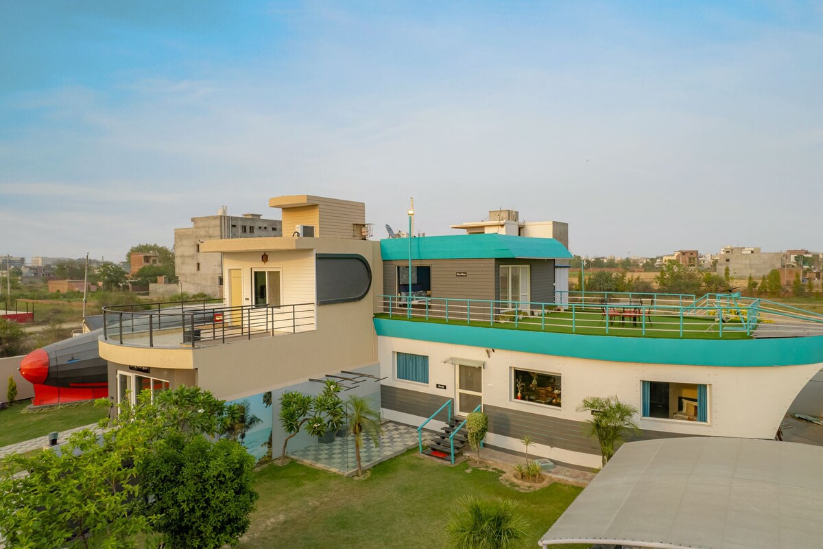 5 BR w/Pool+Jacuzzi 10 mins from Amritsar Airport