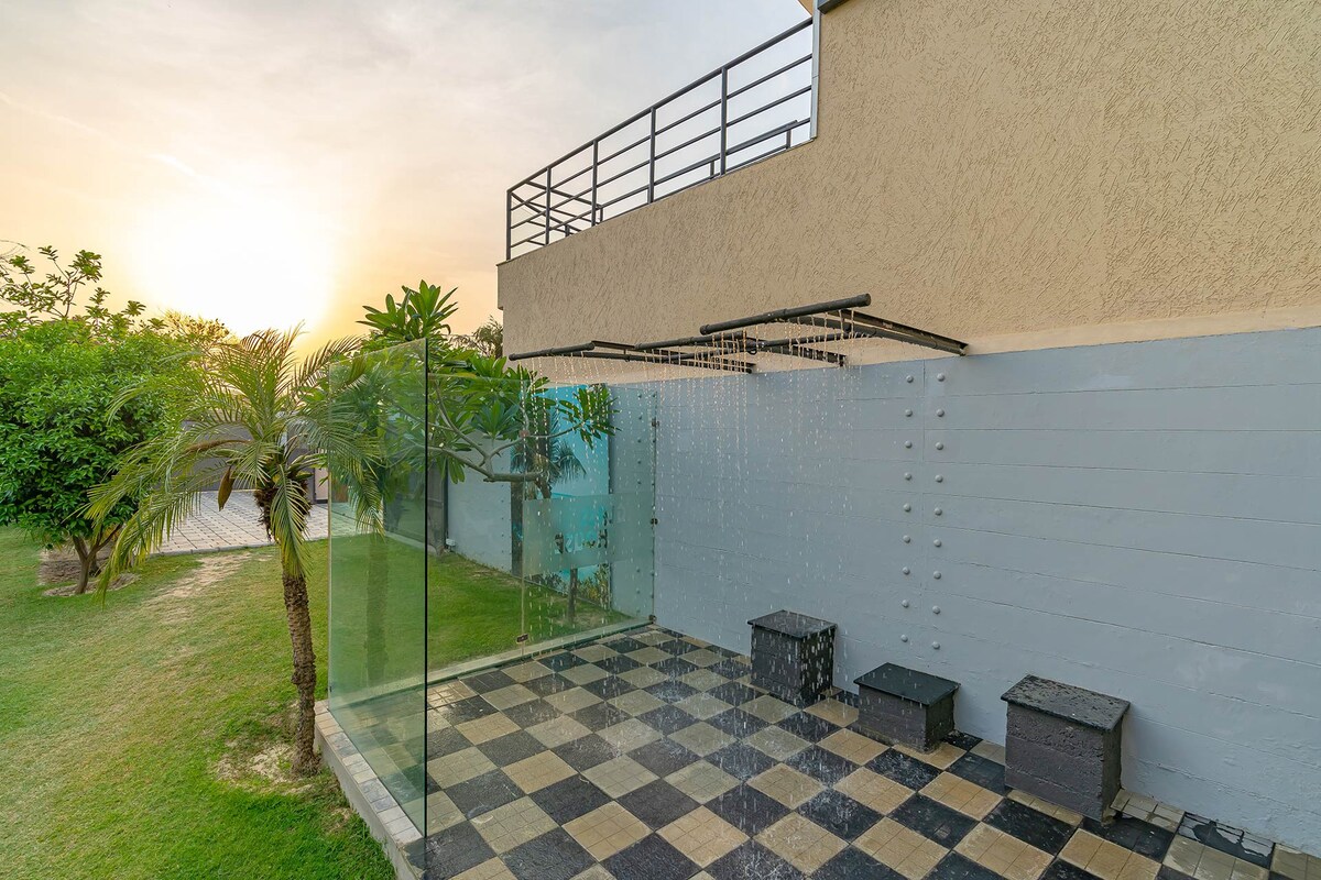 3BHK w/Lawn+Pool+Deck 10mins from Amritsar Airport