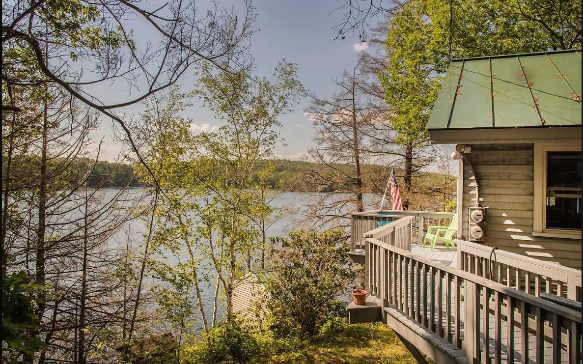 Private oasis directly on Lake Hortonia VT