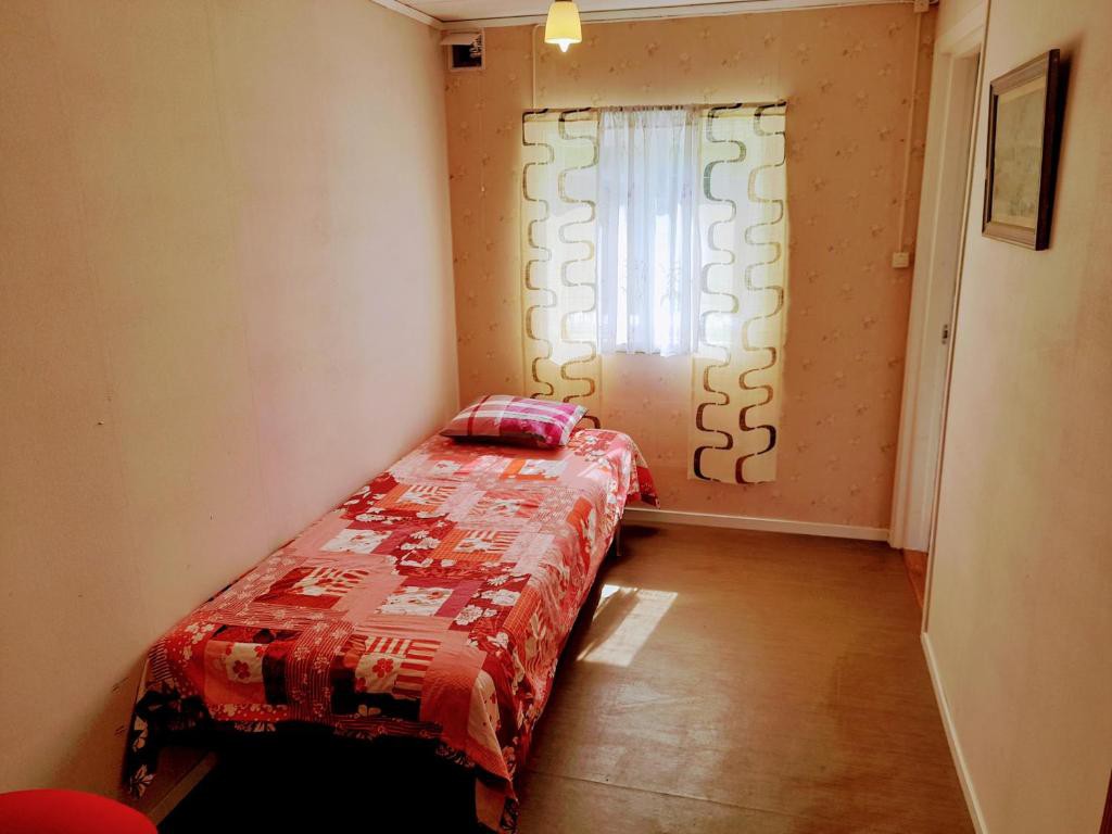 单人卧室，室外卫生间，距离沙巴赫120米