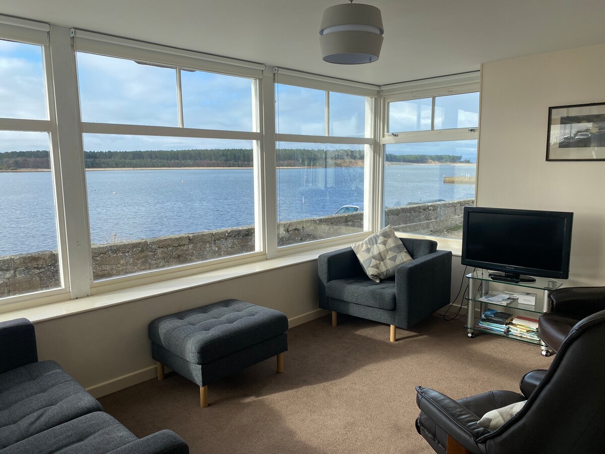 Cottage with views to Findhorn Bay