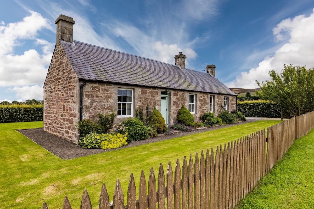Beautiful holiday cottage on rural Perthshire farm