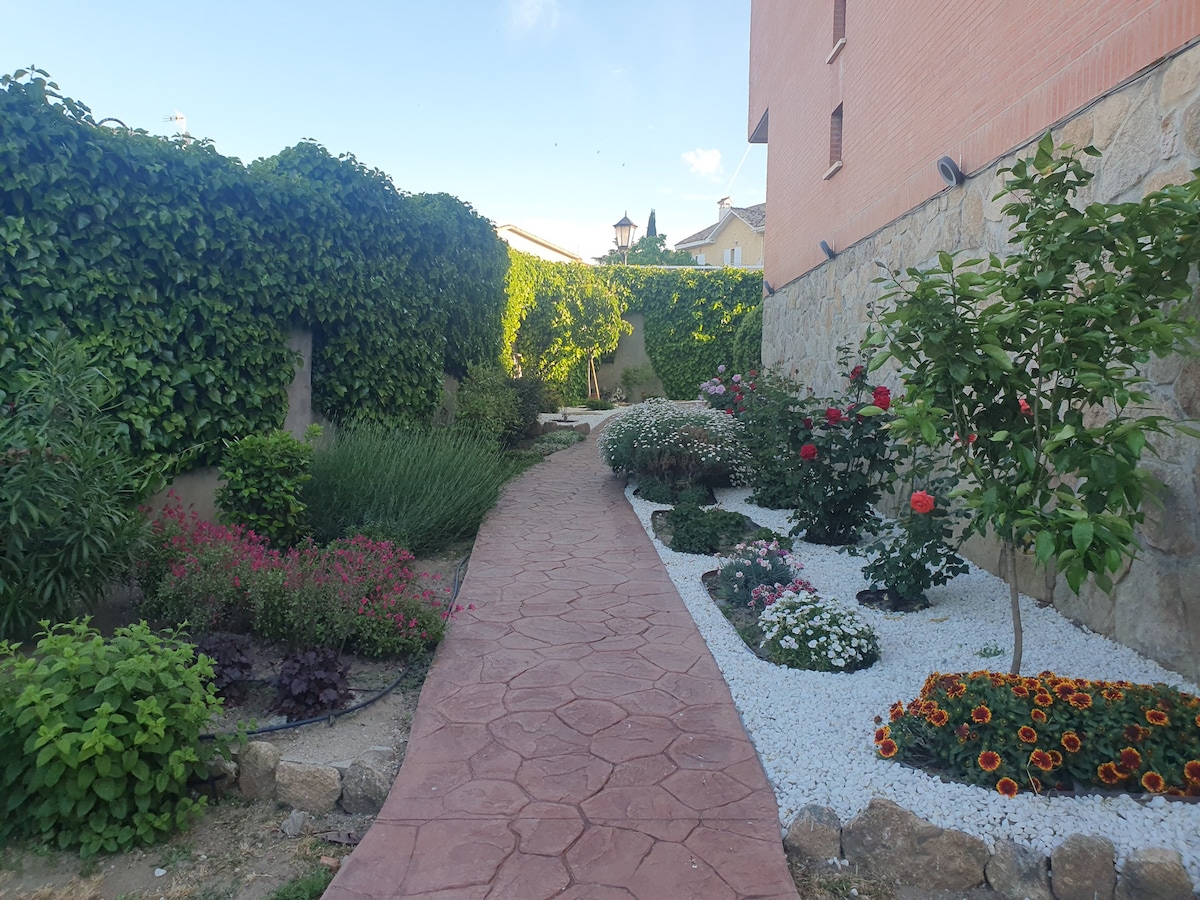 Chalet con jardín en el centro de Galapagar (2)